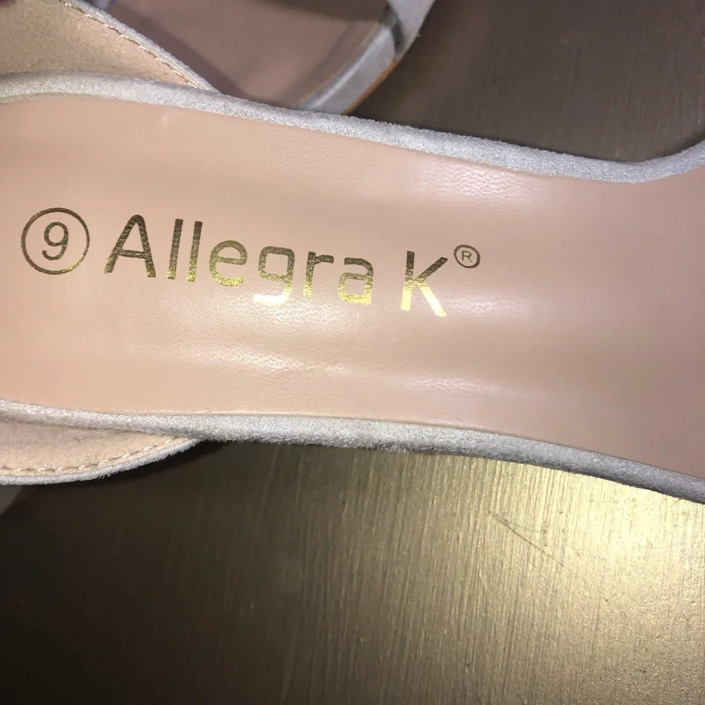 Allegra K Women’s Ankle Strap heeled Sandles Faux Light Gray Suede Size 9